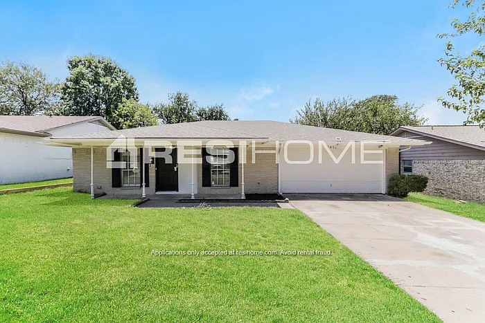 2832 Lago Vista Loop — Photo 1