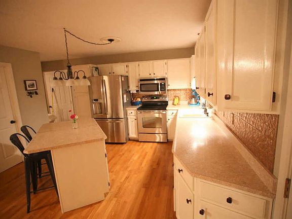 5th image of 215 Cawood Ct