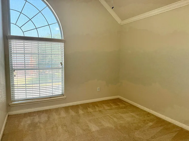 202 Almond Dr — Photo 10