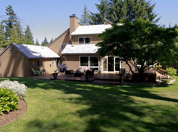 Large Deck for Entertaining