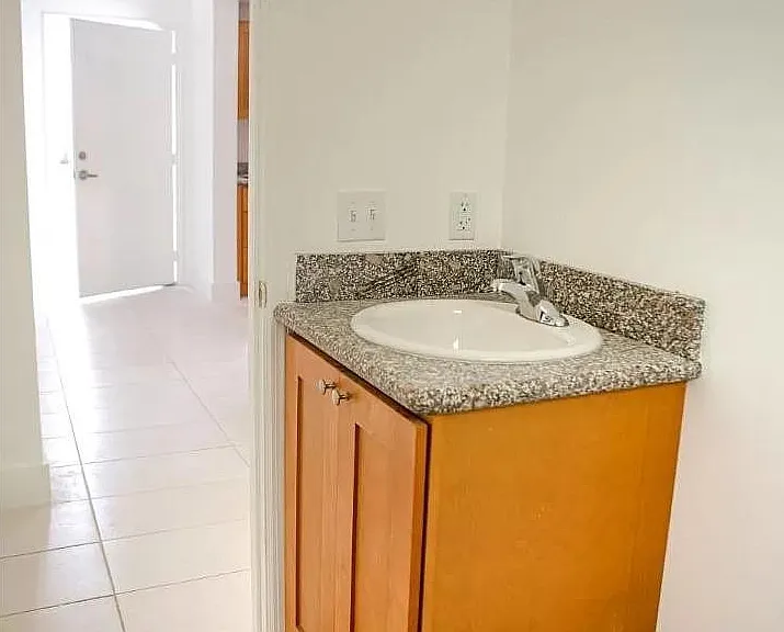750 SW 2nd St #4 — Photo 5