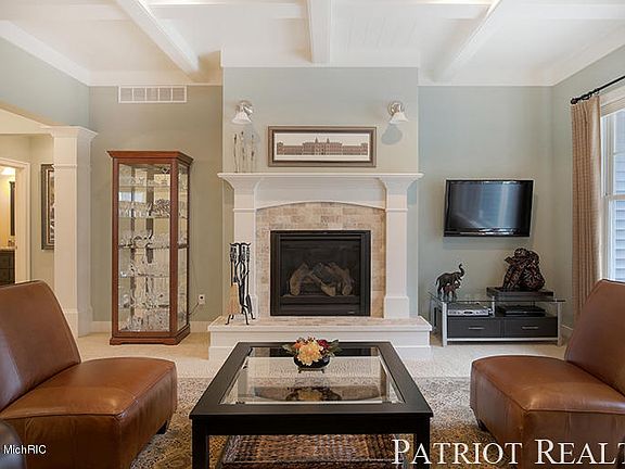 4th image of 4062 E Gables Ct NE