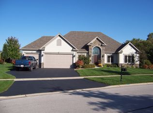 728 Fox Run Dr, Geneva, IL 60134