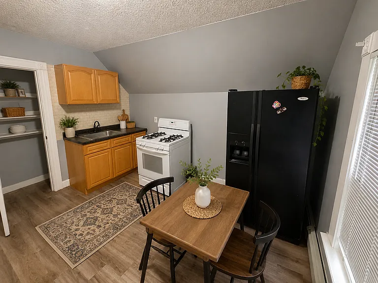 195 Edgewood St #3 — Photo 8