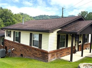 923 Center St, Mullens, WV 25882