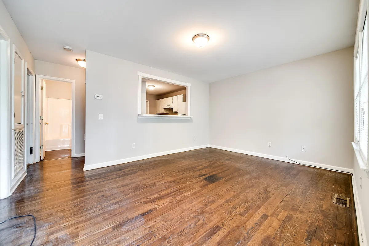 Building Photo - 917 12th Ave N