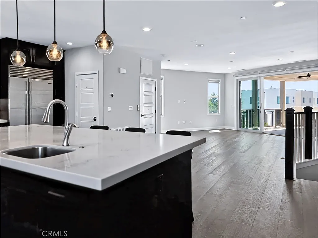 3 bed, 4.0 bath, 3085 sqft, $6,500 — Photo 2