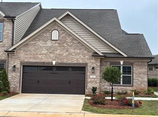1036 Beechcraft Dr, Mebane, NC 27302