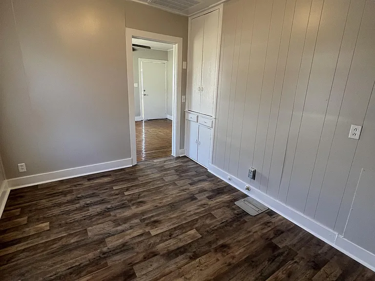 2408 Stanton St — Photo 7