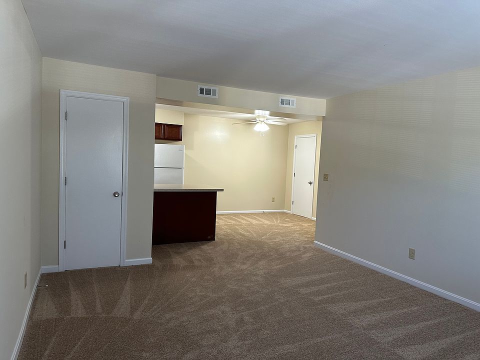 300 F living room_10252023
