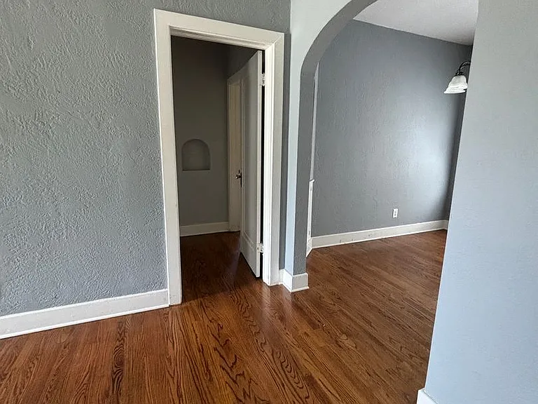211 N Highland Ave — Photo 12