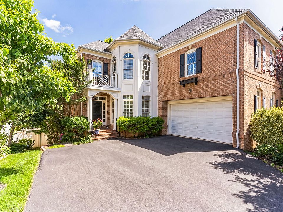 1st image of 10106 Farrcroft Dr