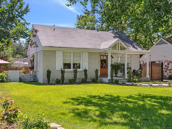 3rd image of 3649 Charleswood Ave