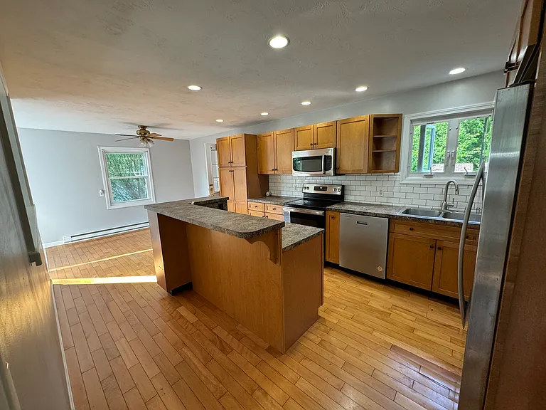 54 Goddard Memorial Dr — Photo 6