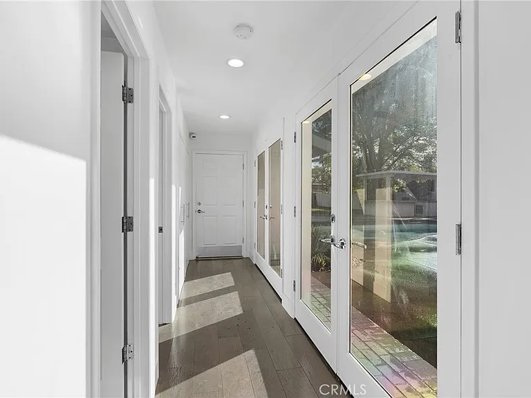 22904 Calvert St — Photo 43