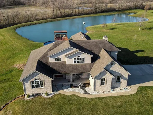 31899 Red Oak Dr, Brighton, IL 62012