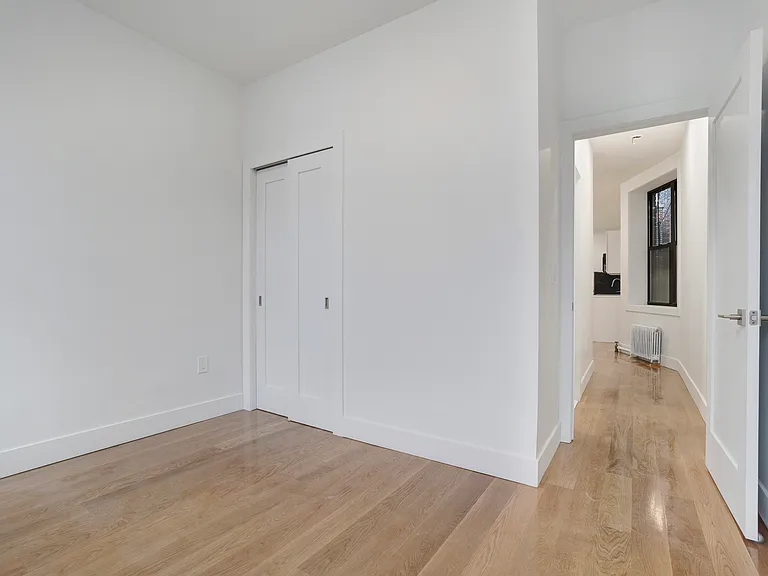 209 E 10th St #5B — Photo 7