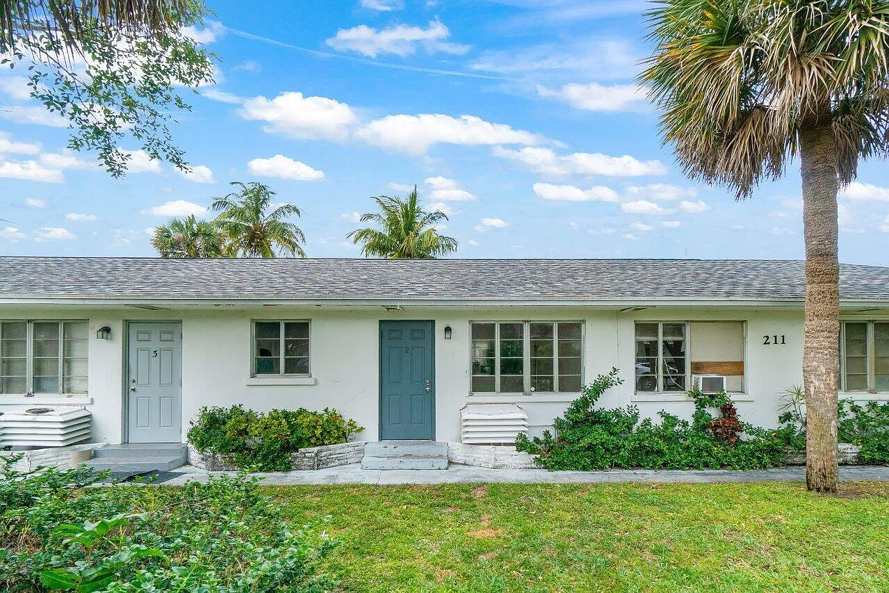 211 Sunrise Ave — Photo 1