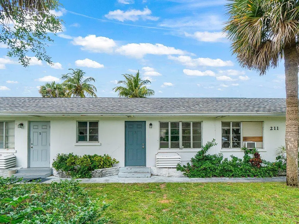 211 Sunrise Ave #4
