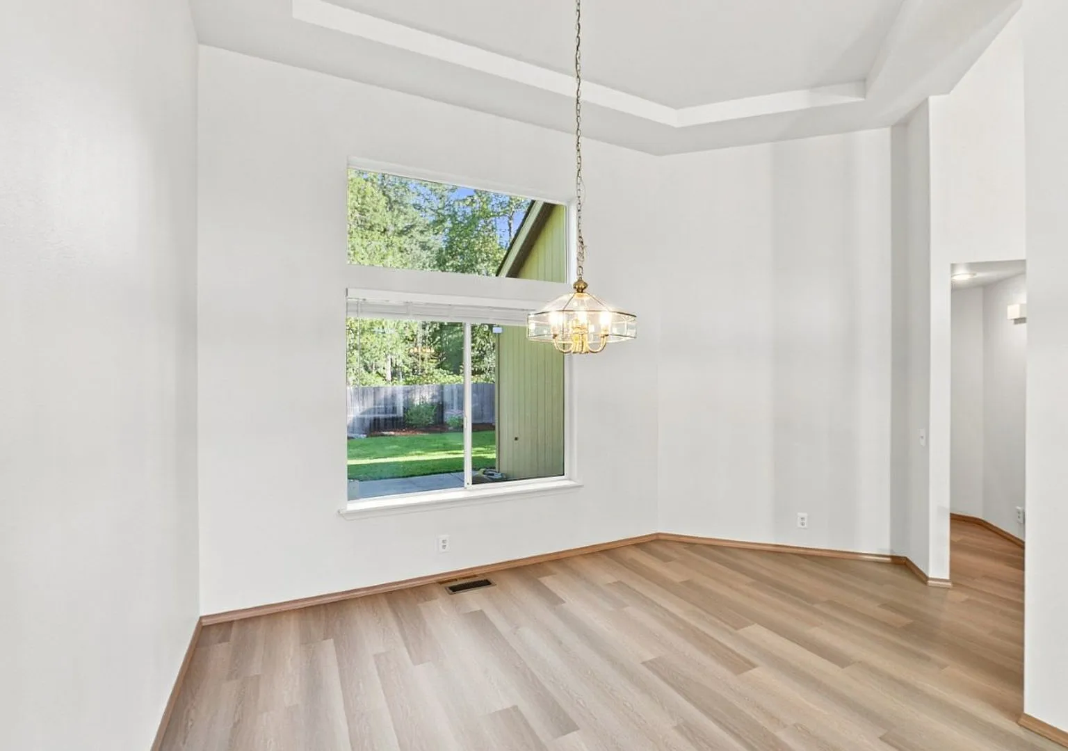 3Bd/2.5Ba Kent Home — Photo 3