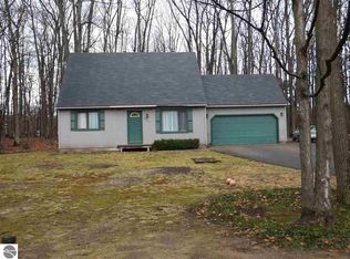 9534 Amidon Dr, Traverse City, MI 49685