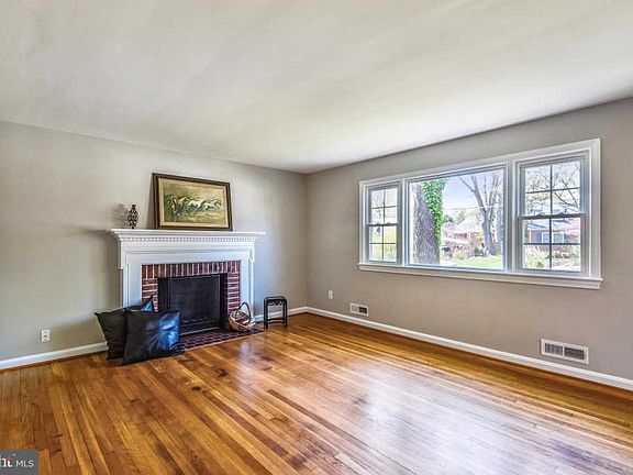 2nd image of 3007 Crane Dr