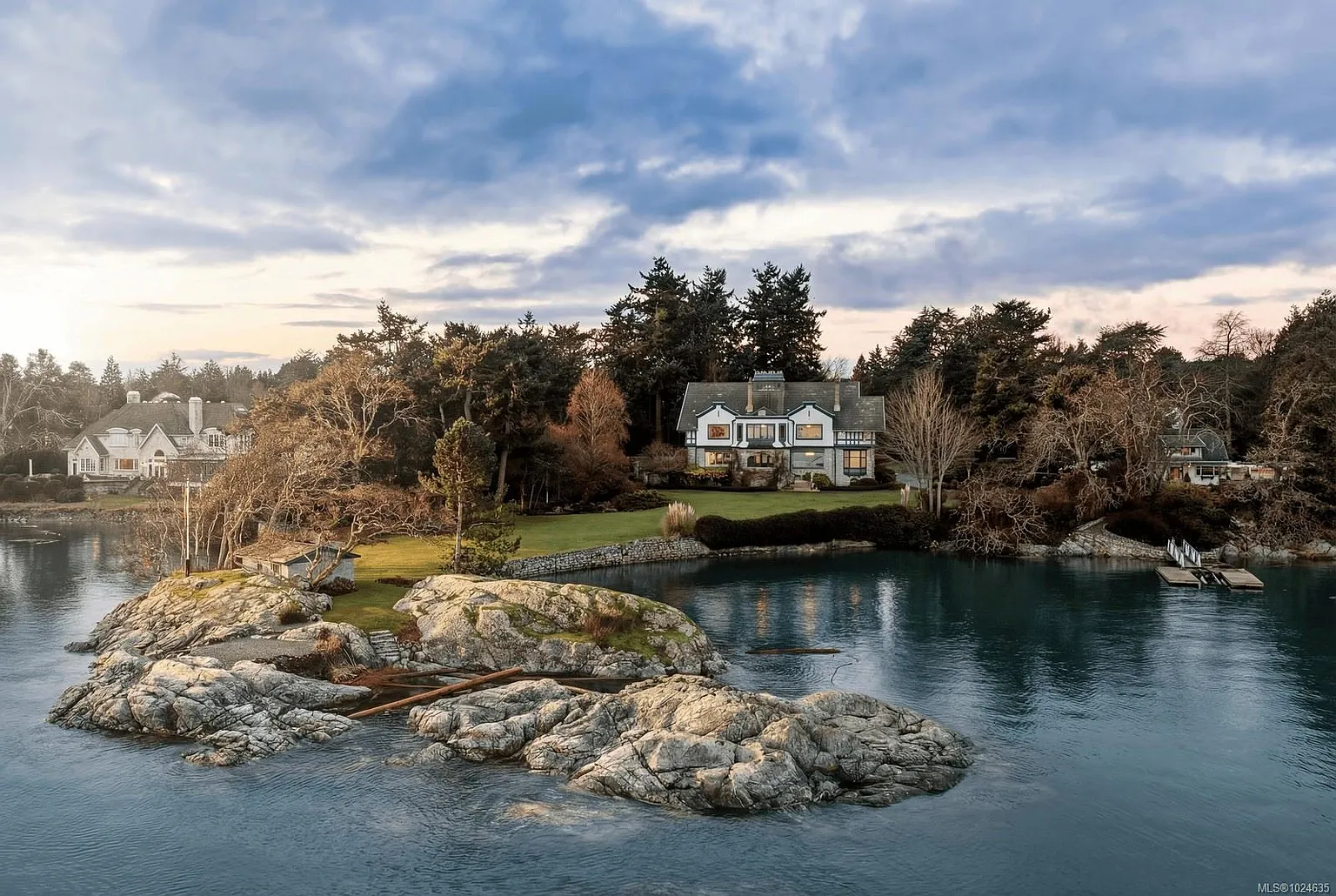 3175 Beach Dr photo 1