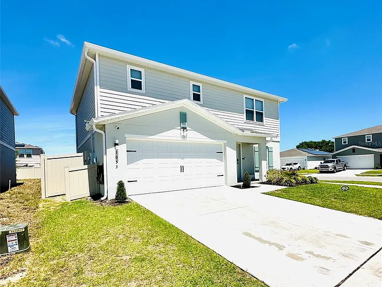 1053 Ambleside Dr — Photo 3