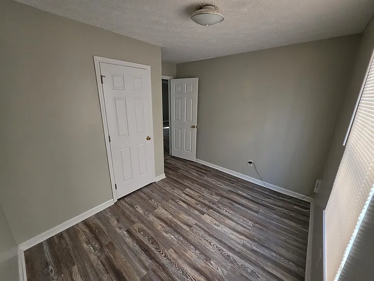 2592 Woodhill Dr — Photo 8