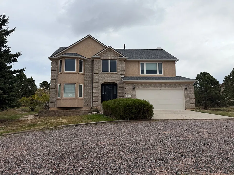 916 Caribou Dr W