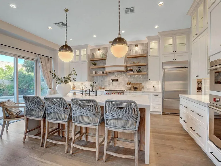 308 Round Stone Ct — Photo 2