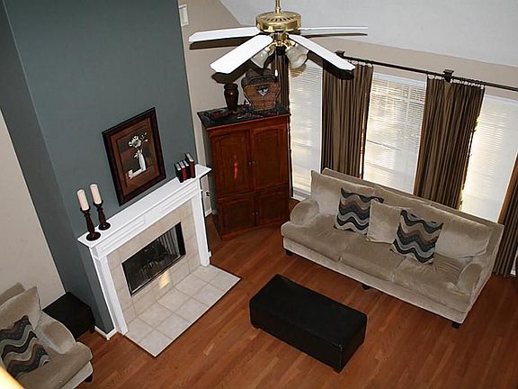 3rd image of 1608 Oak Place Ct