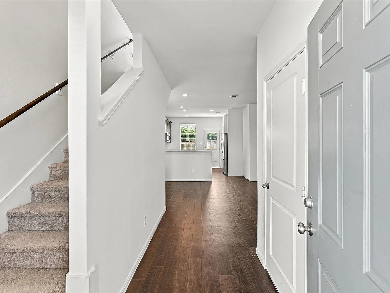 4 bed, 3.0 bath, 2043 sqft, $2,450 — Photo 3