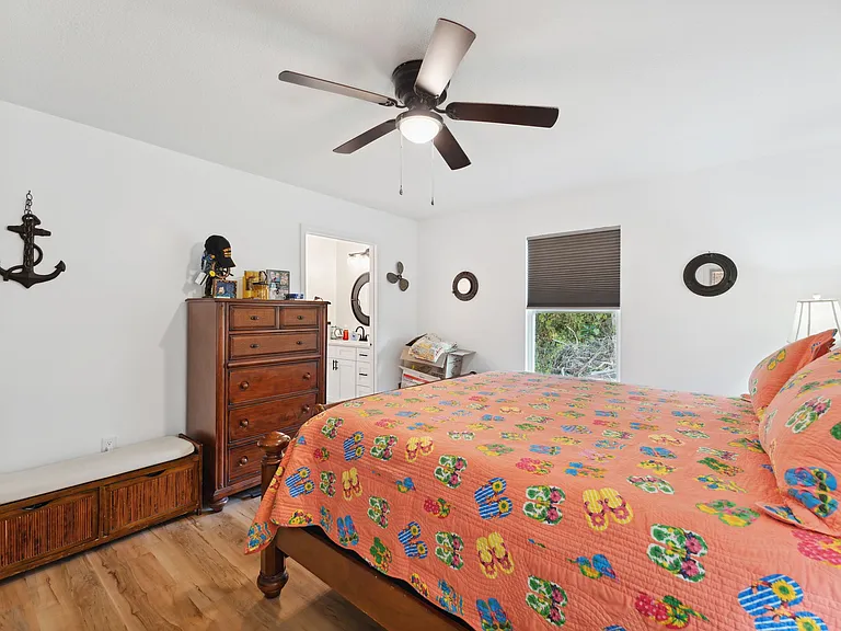 526 Camellia Ave — Photo 17