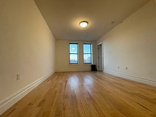 Rented by Hillel Realty Group | media 6