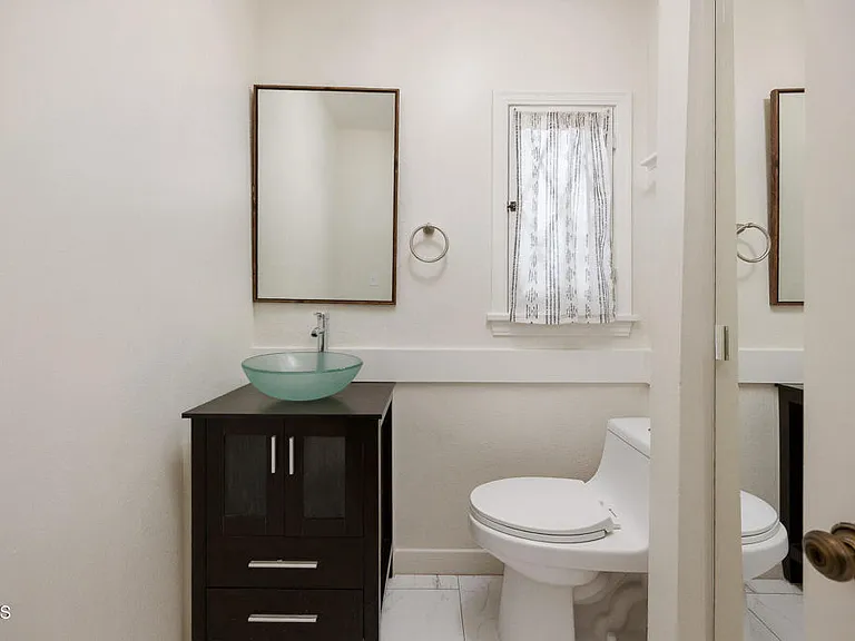 900 E Glenoaks Blvd — Photo 7