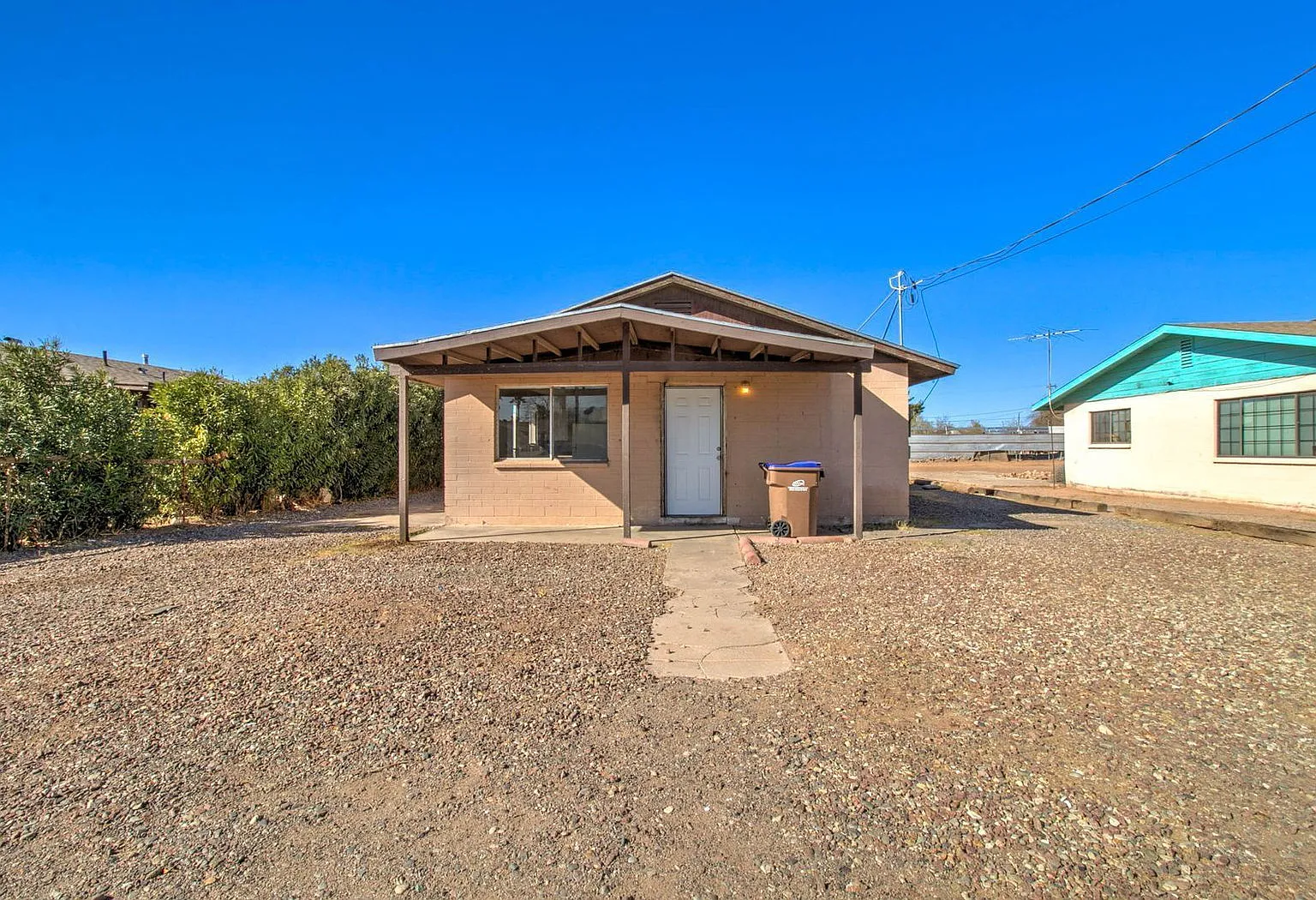 3 bed, 1.5 bath, 1008 sqft, $1,500 — Photo 2