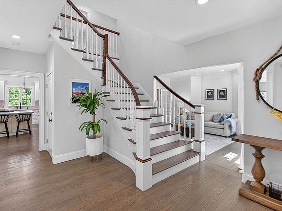4th image of 2 Watkins Ln