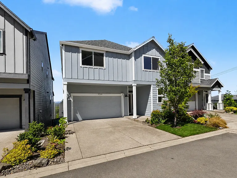 17555 SW Sunview Ln — Photo 1