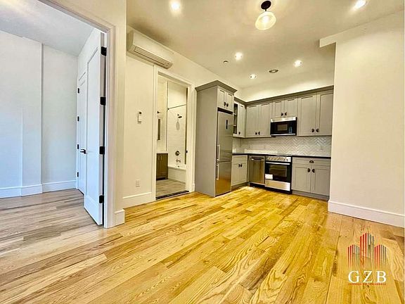 5th image of 230 Tompkins Ave #1F
