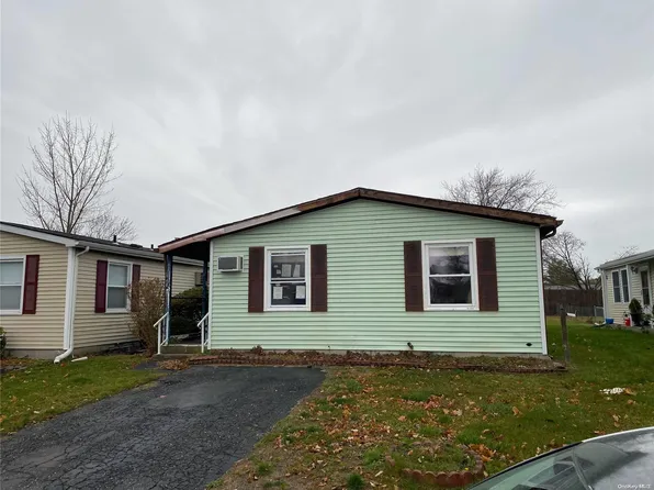 46 Village Circle #46, Manorville, NY 11949