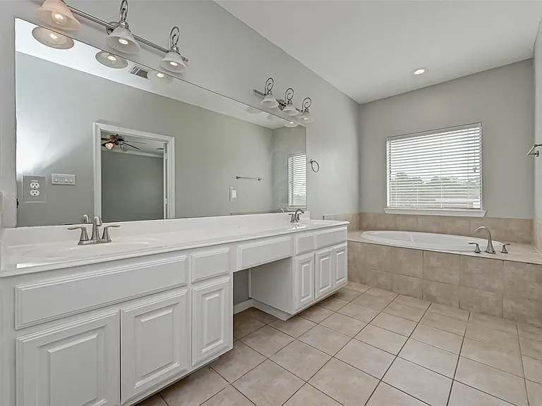 7816 Stoneyway Dr — Photo 35