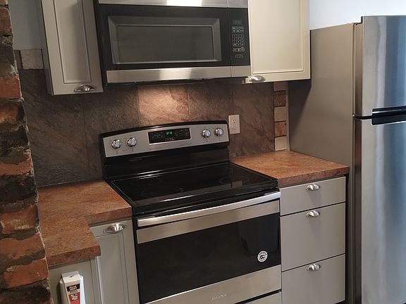Stainless steel new appliances. Microwave with fan. Smooth cooktop.