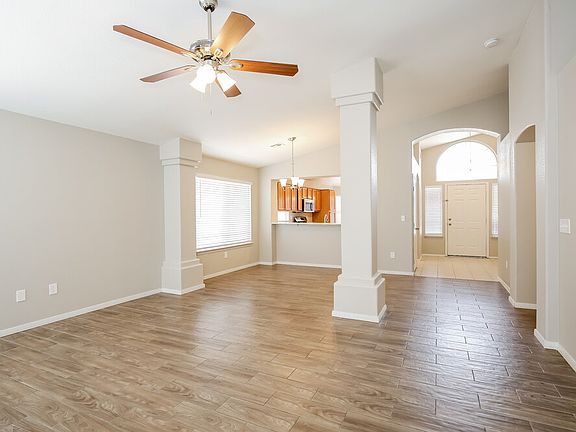 3rd image of 1601 Blanco Dr