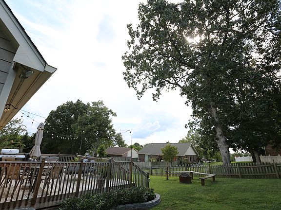 3rd image of 1521 Fox Hollow Trl
