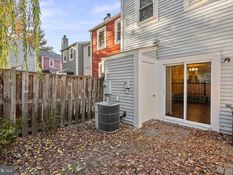 2110 Whisperwood Glen Ln — Photo 24