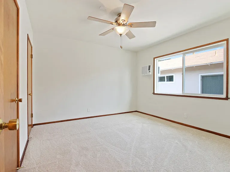 12224-34 Chandler Blvd — Photo 27