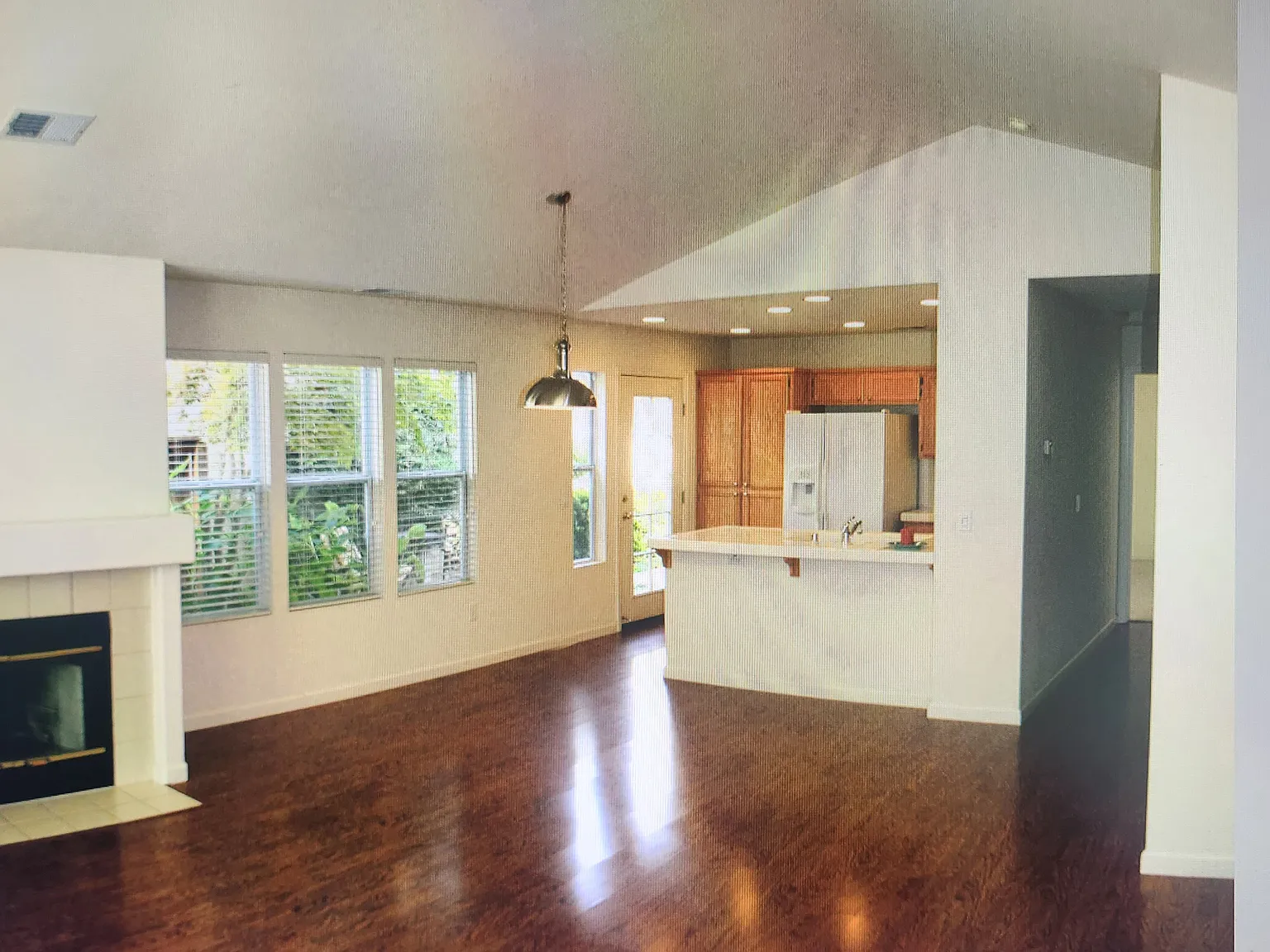 2 bed, 1023 sqft, $2,500 — Photo 2