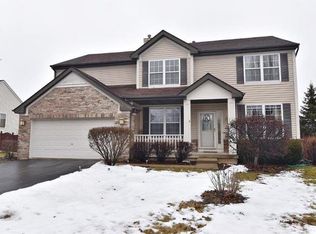381 Messenger Cir, North Aurora, IL 60542