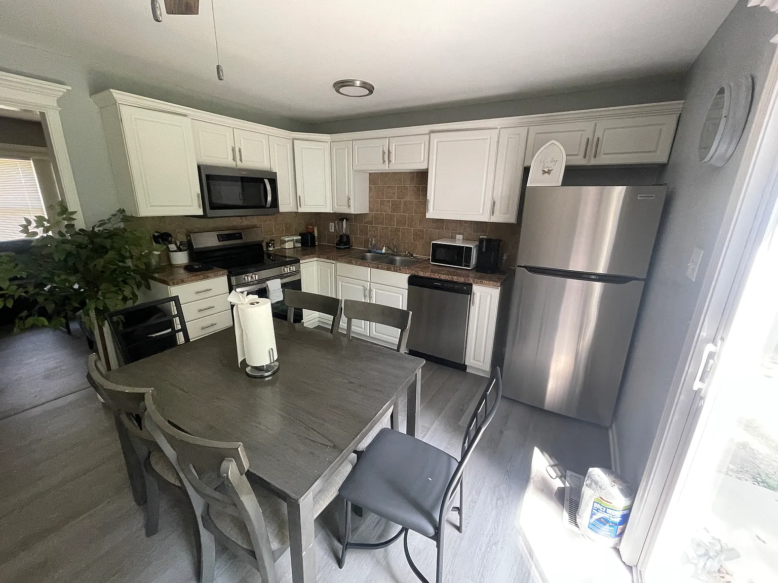 4 bed, 1050 sqft, $599 — Photo 1